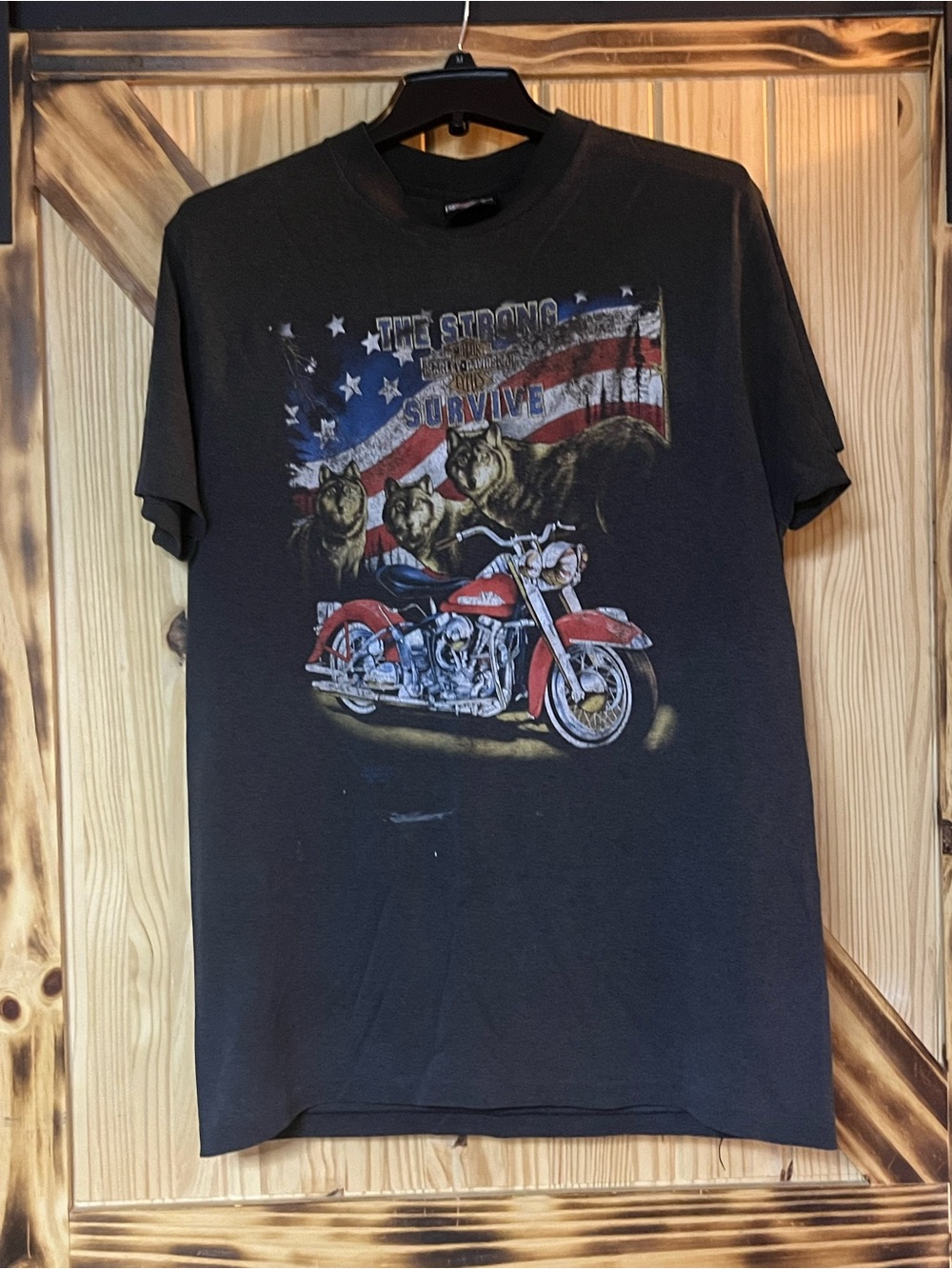 Vintage 90s Harley Davidson "The Strong Survive" Wolf Tee - Size L